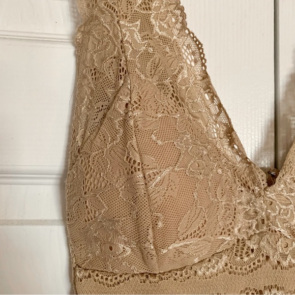 Bodycon Lace Dress - Picture 3 of 4